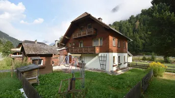 Expose Landhaus in Muhr: Großzügige Fläche, 3 Balkone, Garage und mehr.