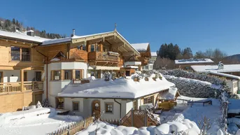 Expose Traumchalet in sonniger &amp; ruhiger Lage mit Sauna Whirlpool und Hahnenkamm/Streif/Kitzbühelblick