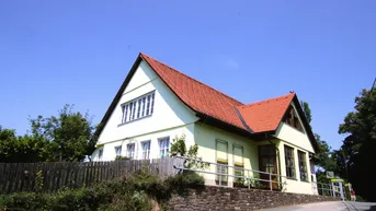 Expose Gebäude mit vielfältigen Nutzungsmöglichkeiten inmitten der steirischen Weinberge