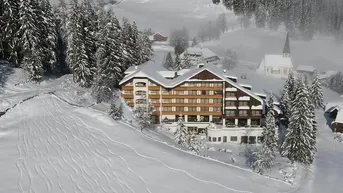 Expose Hotel St. Oswald - 53 Zimmer - Skiabfahrt möglich 