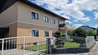 Expose Großzügiges Einfamilienhaus - oder 2-3 Wohneinheiten in einem! Privatverkauf!