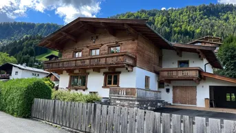 Expose Attraktives Einfamilienhaus mit fünf Zimmern und Möbel / EBK in Kitzbühel