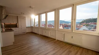 Expose PRIVAT und provisionsfrei: Generalsanierte Wohnung mit Panorama-Schloßbergblick, Penthouse-Flair und Parkplatz im sanierten Wohnkomplex, Bezirk Innere Stadt