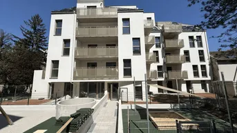 Expose Ruhige DG-Wohnung mit Sonnenterrasse und Klima, Erstbezug, privat, 3 Min zur U1