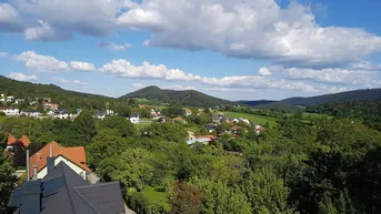 Expose Entkerntes Einfamilienhaus auf 3 Etagen – Fernblick inklusive! 