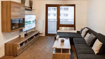 Expose Hell, Leise und mit Klimaanlage :) 70m² Wohnung, ideal für Paare.