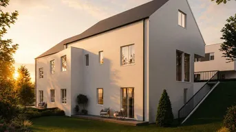 Modernes Einfamilienhaus mit Garten und Terrasse bei Sonnenuntergang, umgeben von Bäumen.