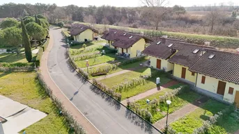 Expose Ein Ort für Sommerpläne – Ferienhaus mit Pool &amp; Garten in Lignano Riviera!