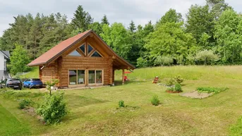 Expose Ein Zuhause mit Charakter – Rundstamm-Vollblockhaus trifft Naturidylle
