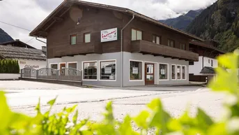 Expose Vermietung gewerblicher Flächen (Büro, Geschäft, Gastronomie, Ordination usw.) Die Post und andere haben sich bereits im selben Objekt eingemietet. Aktuell ist noch eine Geschäftsfläche zu vermieten , hohe Fußgängerfrequenz , täglich zahlreiche Kunden