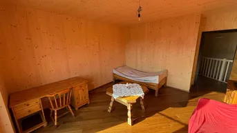 Expose Zimmer in einem Haus zu vermieten 