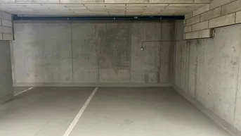 Expose Großzügiger 17m² Tiefgaragenstellplatz – 2320 Schwechat – PROVISIONSFREI | Ideal für PKW + Motorrad