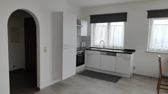 Expose Möblierte 3-Zimmer-Wohnung / Praxis / Büro (35 m²) mit eigenem Eingang zu vermieten
