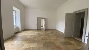 Expose Herrschaftliches Wohnen im Schloss 138m² 4 Zimmer Warmmiete!