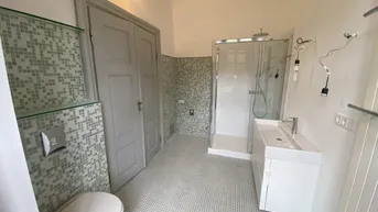 Expose Herrschaftliches Wohnen im Schloss 138 m² 4 Zimmer Warmmiete!