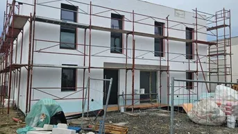 Expose Traumhafte Doppelhaushälfte in Parndorf: Erstbezug mit Garten und zwei Stellplätzen!