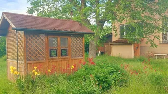 Expose Charmantes Haus mit großem Garten in zentraler Lage von Schwadorf – mit großem Potenzial!