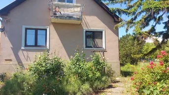Expose Charmantes Haus mit großem Garten in zentraler Lage von Schwadorf – mit großem Potenzial!