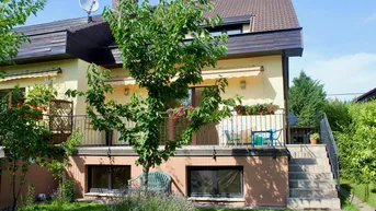 Expose Exclusive Family Home in a Green, Quiet Location on the Outskirts of Vienna – 210 m² Living Space, Terrace, Loggia &amp; Garden