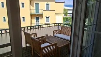 Expose Helle 2.5-Zimmer Maisonette mit Balkon und Parkplätzen