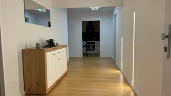Expose charismatic furnished 16qm-room in cozy 3-person WG // Herzlich eingerichtetes 16qm-Zimmer in gemütlicher 3er WG