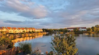 Expose moderne Reihenhaus mit eigenem Seezugang und Bade Steg( Eigengrund ) 