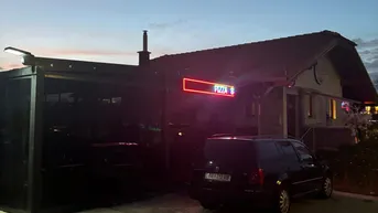 Expose Café Haus mit einem Wintergarten
