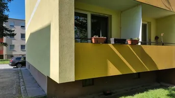 Expose 2-Zimmer Erdgeschosswohnung im Grünen mit Loggia und Einbauküche