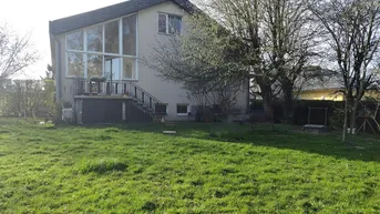Expose Einfamilienhaus mit Potential und großem Grundstück, provisionsfrei