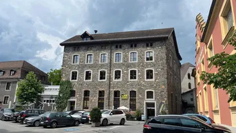 Expose Flexible Büros und Arbeitsplätze im charmanten Altbau mitten in Feldkirch – Jetzt mieten!