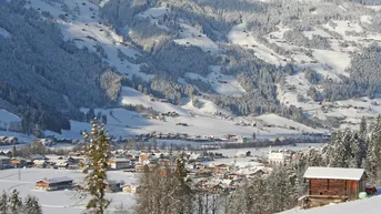 Expose Off-Market-Chalet auf 4.000 m² Grundstück mit Widmung Bauland-Mischgebiet – Zillertal