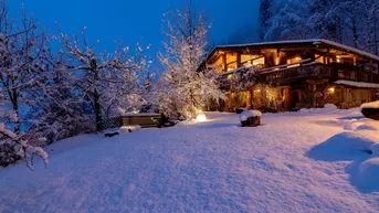 Expose Exklusives Luxus-Chalet-Ensemble in Bestlage des Zillertals – Privatresidenz &amp; Investment