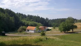Expose Bauernhaus mit wunderschönen Arkaden in idyllischer Alleinlage