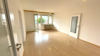 Expose 4-Zimmer-Wohnung mit Loggia und Stellplatz in Zentrumsnähe