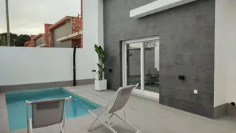 Expose Ebenerdiges Haus mit Pool in Strandnähe