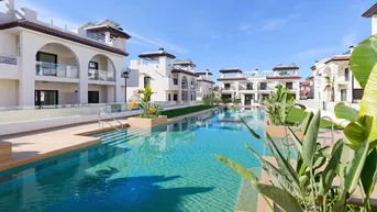 Expose Schönes Penthouse mit großem Pool