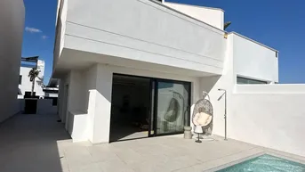 Expose Schöne Villa mit toller Aussicht in Meeresnähe