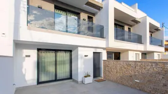 Expose In Spanien. Villa direkt am Meer mit Infinity-Pool und Meerblick. Schlüssel bereit