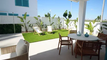 Expose Ebenerdige Wohnung in unmittelbarer Strandnähe mit privatem Pool