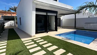 Expose Unglaublich ebenerdige Luxusvilla mit Pool