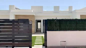Expose Ebenerdiges Haus mit Meerblick und guter Lage mit Pool