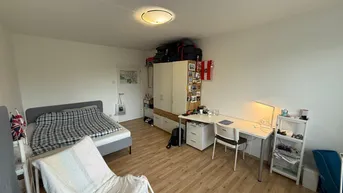 Expose Ab Juli: Helles 18m² Zimmer in netter 3er-WG in guter Lage (Nähe Stefan-Fadinger-Platz)