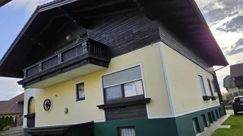 Expose Zweifamilienhaus mit Balkonen und Garten in attraktiver Lage