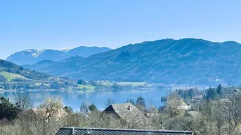 Expose Dachgeschosstraum in St. Lorenz am Sonnenhang mit Terrasse und Seeblick - Freizeitwohnsitz erlaubt!