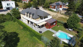 Expose Einfamilienhaus mit Pool, Weinkeller, Sauna und Co.!