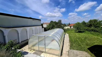 Expose Super Liegenschaft: 6 Zimmer, Pool, Wintergarten und Garage – Ihr neues Zuhause!