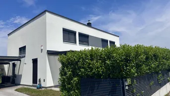 Expose Moderne Doppelhaushälfte mit Keller und Carport zu mieten!