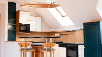 Expose Provisionsfrei! Dachgeschosswohnung mit Balkon, Tiefgarage und Lagerraum mit Rolltor in Wels