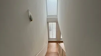 Expose Helle Maisonette-Wohnung , Balkon, Patio, Keller, Garagenparkplatz