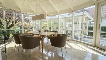 Expose Moderne Villa mit traumhaftem Garten, Pool, Sauna, uvm.